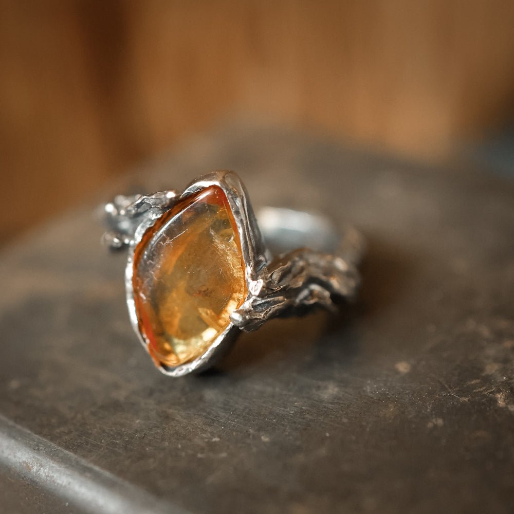 Anello con ambra - Grete Schieder - art and jewelry