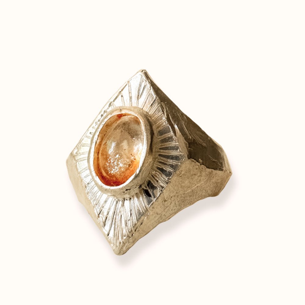 Anello con pietra del sole - Grete Schieder - art and jewelry