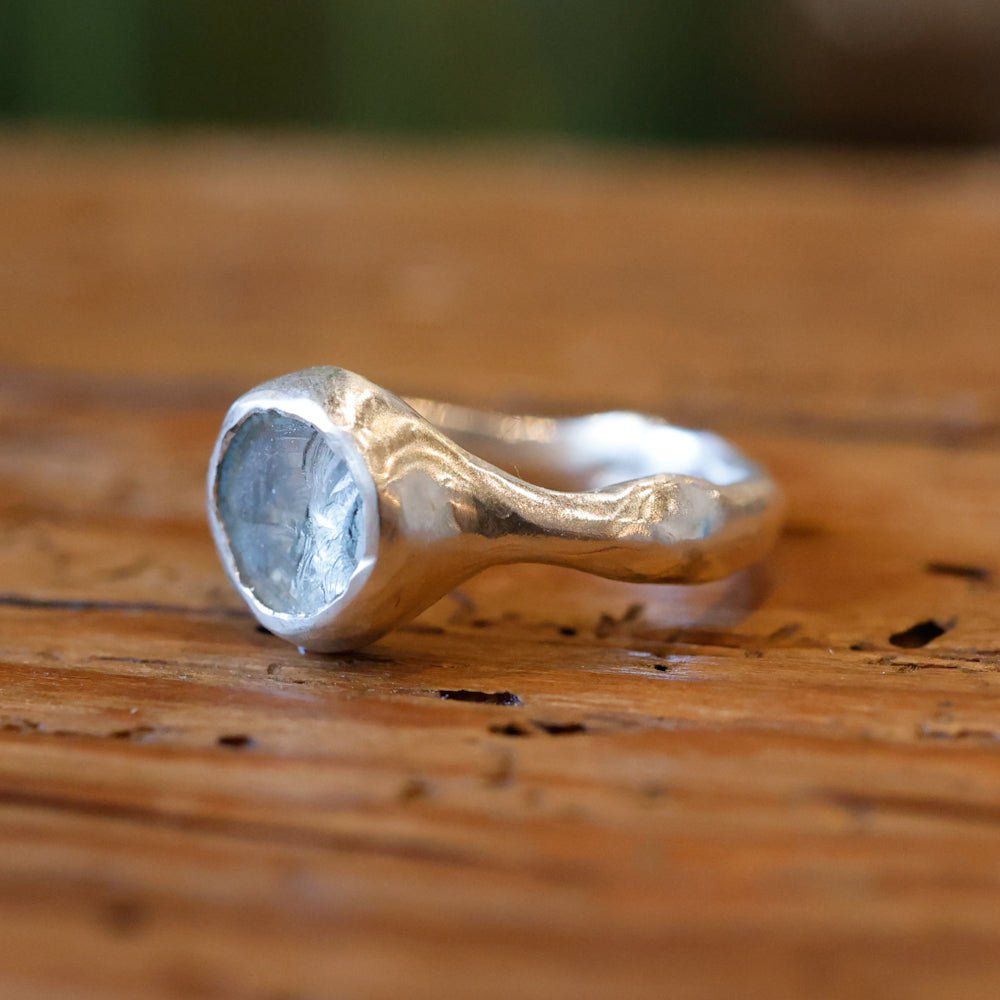 Anello con acquamarina taglio grezzo - Grete Schieder - art and jewelry