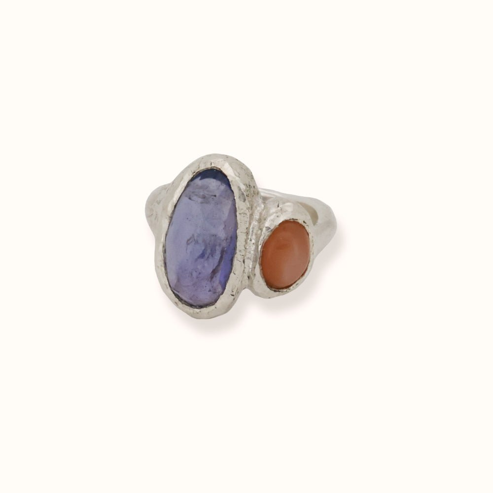 Anello con tanzanite e moonstone pesca - Grete Schieder - art and jewelry
