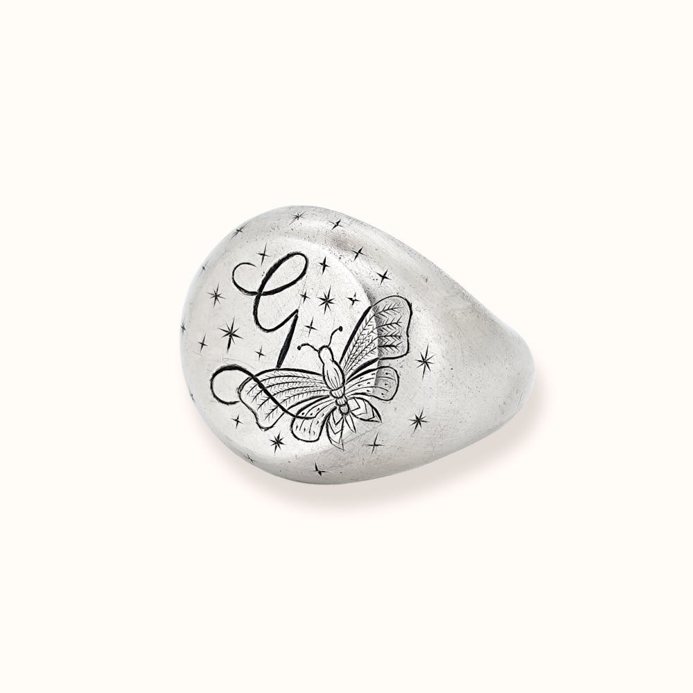 Anello sigillo con G e Farfalla - Grete Schieder - art and jewelry