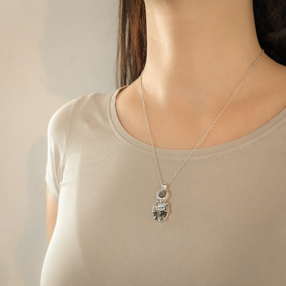 Collana con quarzo tormalinato e labradorite - Grete Schieder - art and jewelry