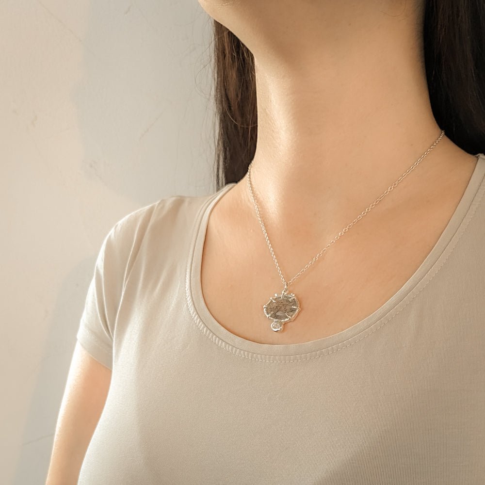 Collana con quarzo tormalinato e labradorite bianca - Grete Schieder - art and jewelry