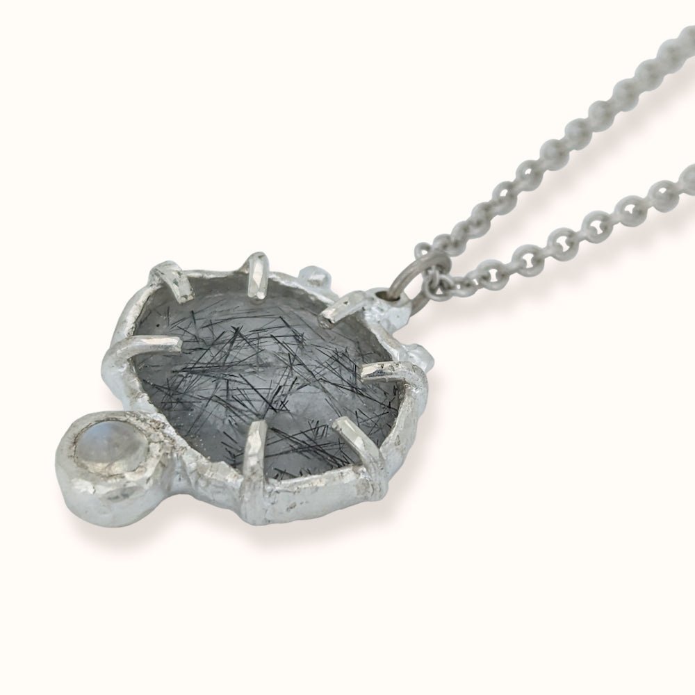Collana con quarzo tormalinato e labradorite bianca - Grete Schieder - art and jewelry