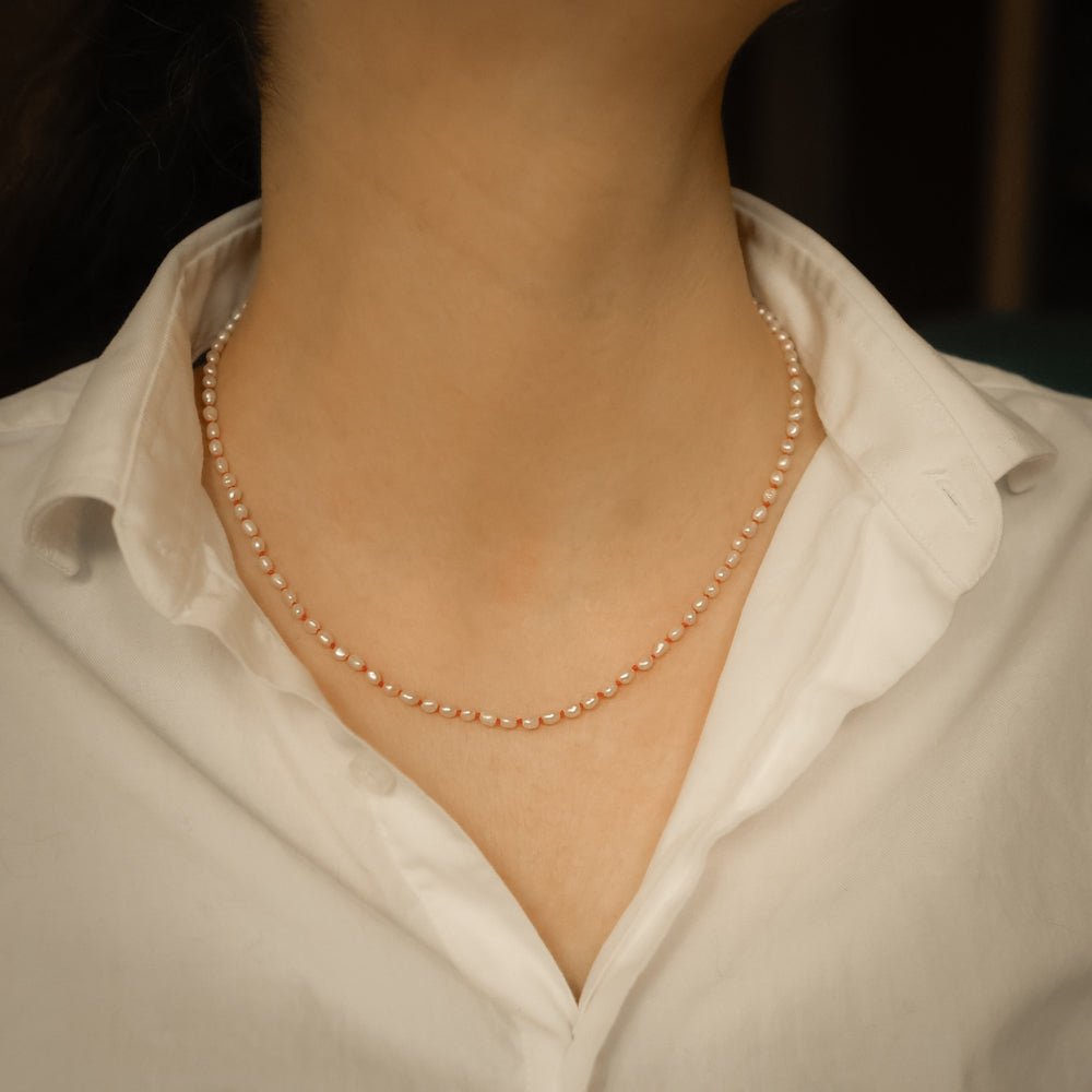 Collana di perle d’acqua dolce - filo rosso chiaro - Grete Schieder - art and jewelry