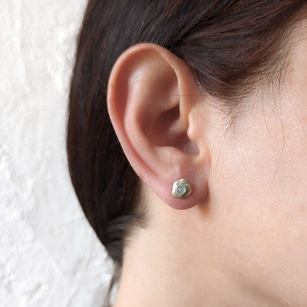 Orecchini piccoli con acquamarina - Grete Schieder - art and jewelry