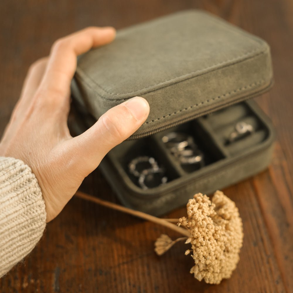 Portagioie verde oliva - Grete Schieder - art and jewelry